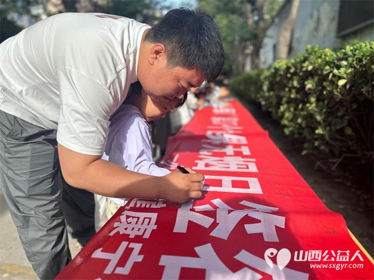 太原市小店区康宁街社区工作人员六一儿童节期间做好各项工作服务好居民群众 - 第7张