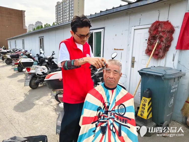 志愿服务进社区健康活动暖人心----介休市敬老协会志愿者服务介休市环境卫生服务中心环卫工人 - 第11张 - 山西公益人 志愿服务进社区健康活动暖人心----介休市敬老协会志愿者服务介休市环境卫生服务中心环卫工人 - 第11张