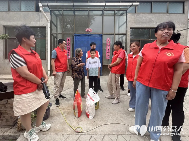 长治正能量公益协会协会屯留办事处在端午节到来之际去余吾和吾元两个乡镇进行孤寡残病老人慰问活动 - 第10张