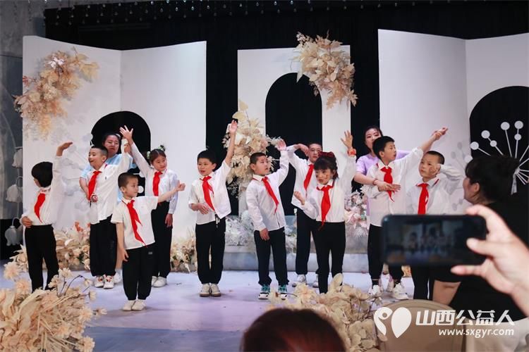 太原市灵星大龄康复中心举办庆祝六一儿童节活动小朋友们演出了精彩的节目 - 第18张 - 山西公益人 太原市灵星大龄康复中心举办庆祝六一儿童节活动小朋友们演出了精彩的节目 - 第18张