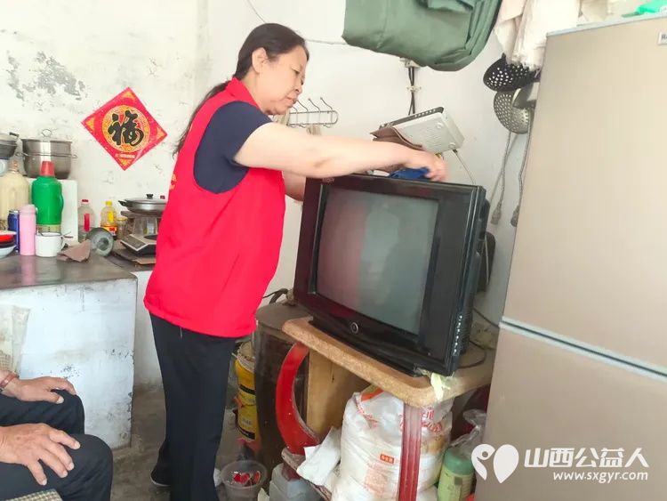 介休市敬老协会敬老爱老助老行动在绵山镇保和村理发和入户83岁特困老人焦国良家中服务 - 第10张 - 山西公益人 介休市敬老协会敬老爱老助老行动在绵山镇保和村理发和入户83岁特困老人焦国良家中服务 - 第10张