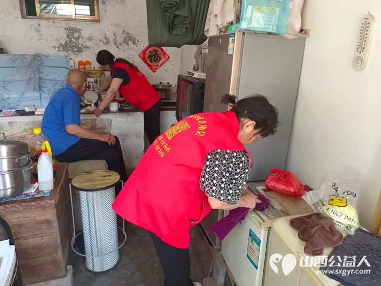 介休市敬老协会敬老爱老助老行动在绵山镇保和村理发和入户83岁特困老人焦国良家中服务 - 第8张 - 山西公益人 介休市敬老协会敬老爱老助老行动在绵山镇保和村理发和入户83岁特困老人焦国良家中服务 - 第8张