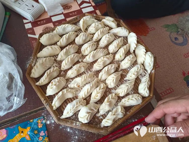 介休市敬老协会敬老爱老助老行动在绵山镇保和村理发和入户83岁特困老人焦国良家中服务 - 第13张 - 山西公益人 介休市敬老协会敬老爱老助老行动在绵山镇保和村理发和入户83岁特困老人焦国良家中服务 - 第13张