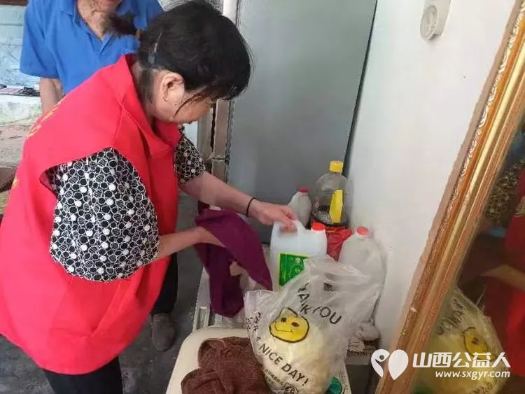 介休市敬老协会敬老爱老助老行动在绵山镇保和村理发和入户83岁特困老人焦国良家中服务 - 第7张 - 山西公益人 介休市敬老协会敬老爱老助老行动在绵山镇保和村理发和入户83岁特困老人焦国良家中服务 - 第7张