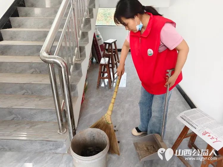 介休市敬老协会在龙凤镇西宋壁村开展“走乡村送温暖公益活动”,此次活动旨在关爱乡村老人 - 第5张 - 山西公益人 介休市敬老协会在龙凤镇西宋壁村开展“走乡村送温暖公益活动”,此次活动旨在关爱乡村老人 - 第5张