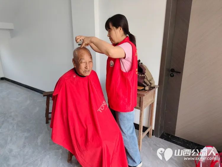 介休市敬老协会在龙凤镇西宋壁村开展“走乡村送温暖公益活动”,此次活动旨在关爱乡村老人 - 第11张 - 山西公益人 介休市敬老协会在龙凤镇西宋壁村开展“走乡村送温暖公益活动”,此次活动旨在关爱乡村老人 - 第11张