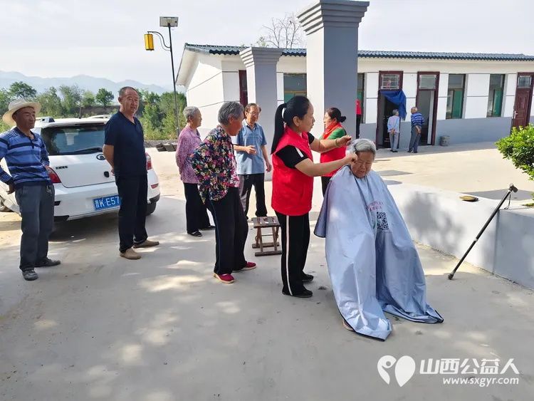 介休市敬老协会在龙凤镇西宋壁村开展“走乡村送温暖公益活动”,此次活动旨在关爱乡村老人 - 第8张 - 山西公益人 介休市敬老协会在龙凤镇西宋壁村开展“走乡村送温暖公益活动”,此次活动旨在关爱乡村老人 - 第8张