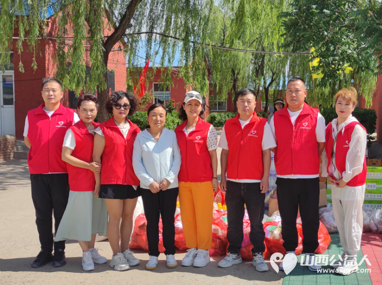 在六一儿童节来临之际长治圆梦公益在黎城特校开展欢庆六一·关爱残疾儿童活动为孩子发放节日礼品 - 第8张
