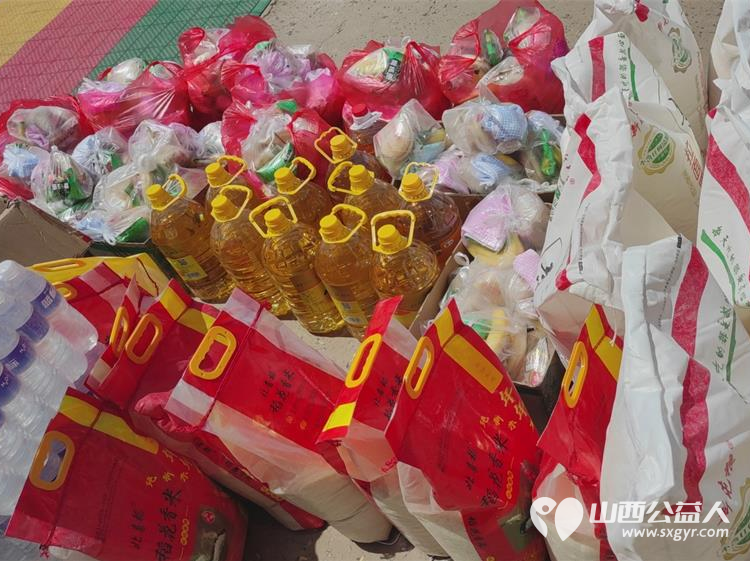 在六一儿童节来临之际长治圆梦公益在黎城特校开展欢庆六一·关爱残疾儿童活动为孩子发放节日礼品 - 第14张