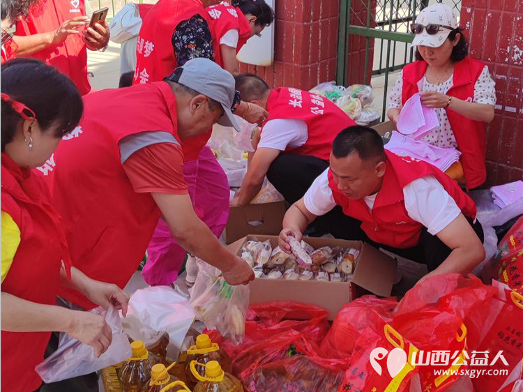在六一儿童节来临之际长治圆梦公益在黎城特校开展欢庆六一·关爱残疾儿童活动为孩子发放节日礼品 - 第24张