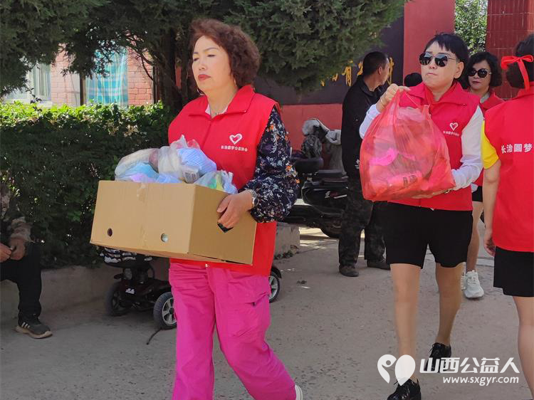 在六一儿童节来临之际长治圆梦公益在黎城特校开展欢庆六一·关爱残疾儿童活动为孩子发放节日礼品 - 第30张