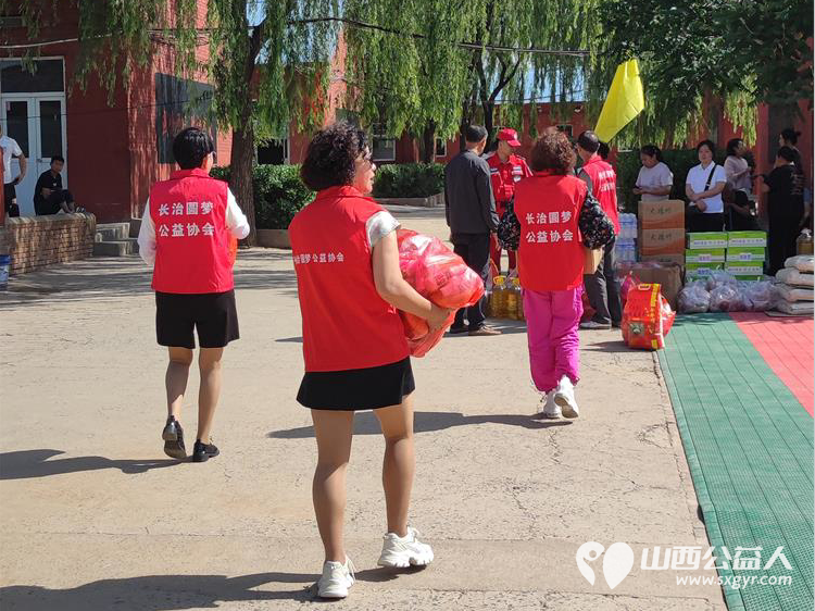 在六一儿童节来临之际长治圆梦公益在黎城特校开展欢庆六一·关爱残疾儿童活动为孩子发放节日礼品 - 第27张
