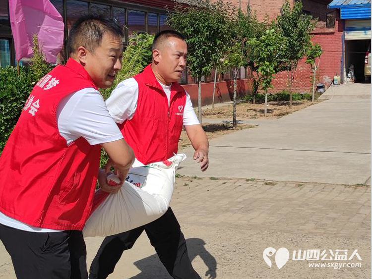 在六一儿童节来临之际长治圆梦公益在黎城特校开展欢庆六一·关爱残疾儿童活动为孩子发放节日礼品 - 第21张