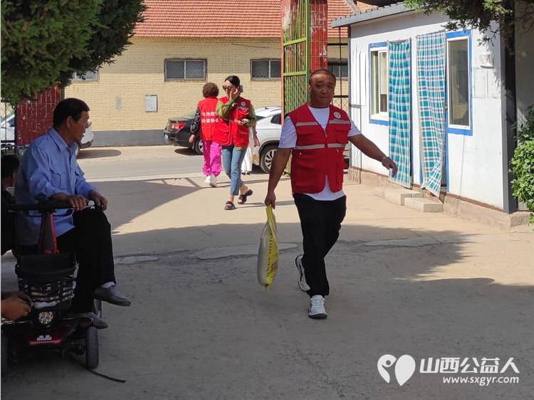 在六一儿童节来临之际长治圆梦公益在黎城特校开展欢庆六一·关爱残疾儿童活动为孩子发放节日礼品 - 第16张
