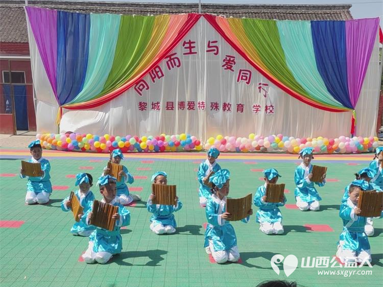 在六一儿童节来临之际长治圆梦公益在黎城特校开展欢庆六一·关爱残疾儿童活动为孩子发放节日礼品 - 第11张