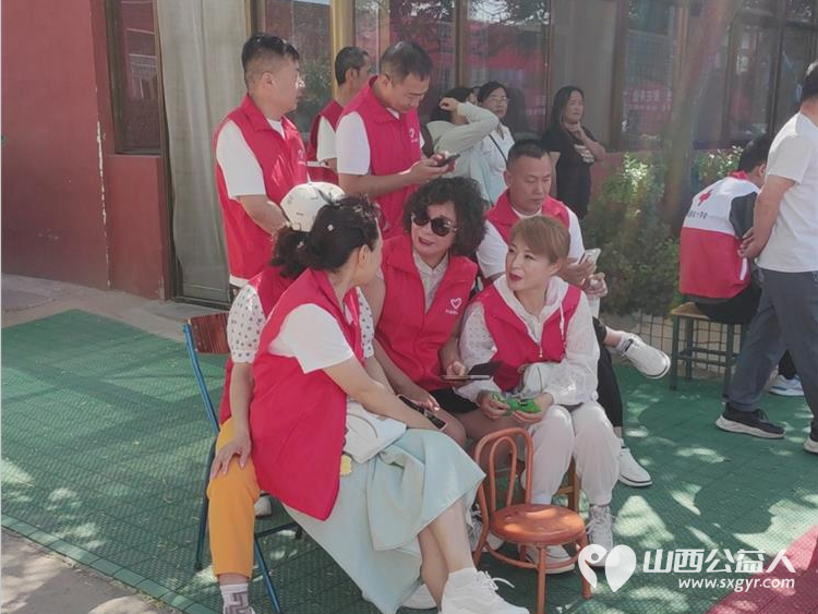 在六一儿童节来临之际长治圆梦公益在黎城特校开展欢庆六一·关爱残疾儿童活动为孩子发放节日礼品 - 第9张