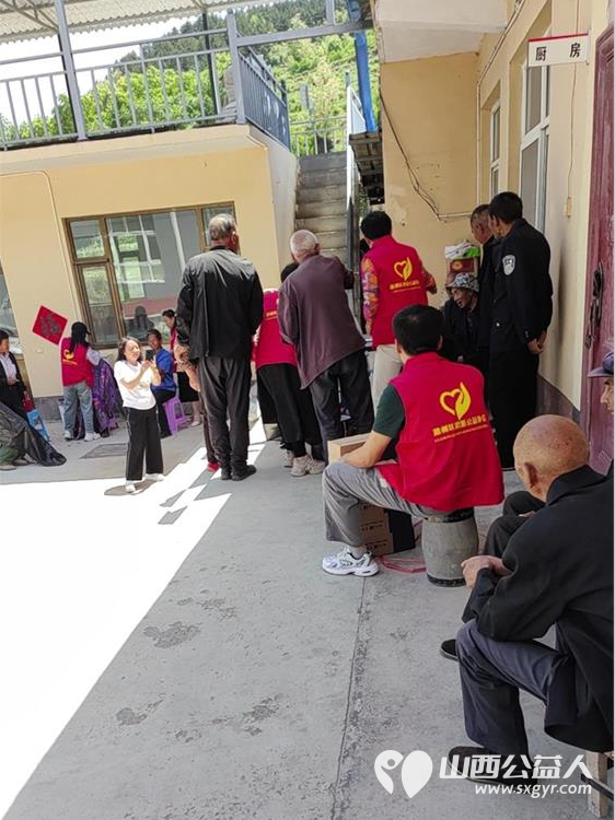 长治市思源公益协会志愿者去平顺县玉峡关村养老院慰问老人们 - 第4张 - 山西公益人 长治市思源公益协会志愿者去平顺县玉峡关村养老院慰问老人们 - 第4张