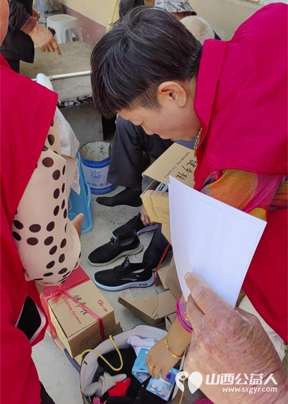 长治市思源公益协会志愿者去平顺县玉峡关村养老院慰问老人们 - 第5张 - 山西公益人 长治市思源公益协会志愿者去平顺县玉峡关村养老院慰问老人们 - 第5张