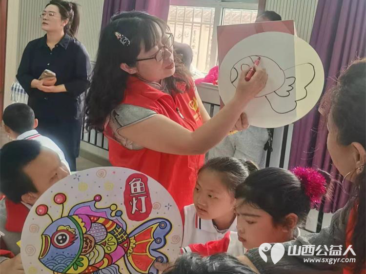 六一儿童节长治市思源公益协会关爱特教儿童活动走进壶关特教学校进行关心慰问给他们带去生活用品学习用品 - 第9张