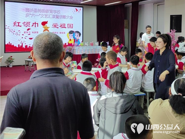 六一儿童节长治市思源公益协会关爱特教儿童活动走进壶关特教学校进行关心慰问给他们带去生活用品学习用品 - 第4张