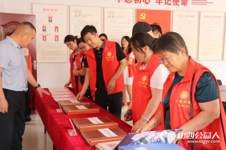 盐湖区第一时间志愿者协会携乐省联盟爱心事业部六一献爱心关爱儿童传递温暖为困境儿童送来生活用品 - 第5张