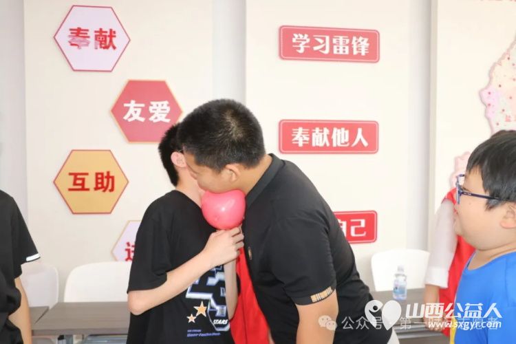 运城市妇联来到盐湖区第一时间志愿者协会共同举办恒爱行动·温暖守护活动爱心妈妈与困境儿童共同欢度六一 - 第14张 - 山西公益人 运城市妇联来到盐湖区第一时间志愿者协会共同举办恒爱行动·温暖守护活动爱心妈妈与困境儿童共同欢度六一 - 第14张