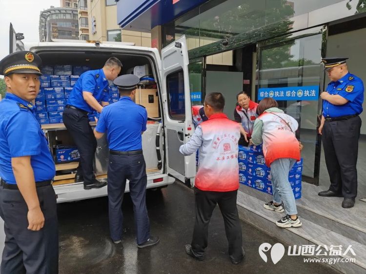 长治正能量公益汇爱团队开展助力高考为梦助航爱心送水公益活动为长治市考生与送考爱心人士服务 - 第3张