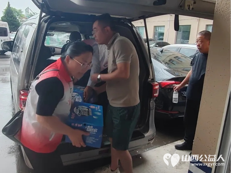 长治正能量公益汇爱团队开展助力高考为梦助航爱心送水公益活动为长治市考生与送考爱心人士服务 - 第7张