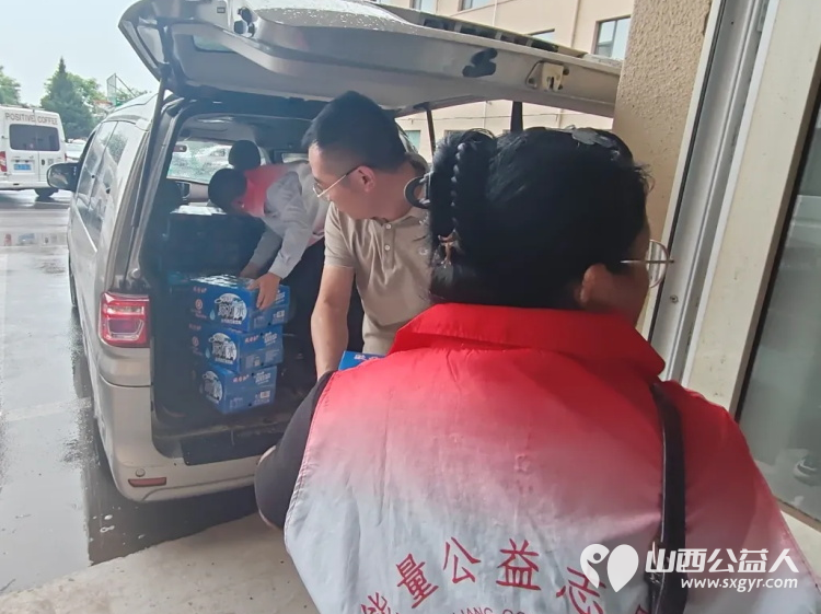 长治正能量公益汇爱团队开展助力高考为梦助航爱心送水公益活动为长治市考生与送考爱心人士服务 - 第6张