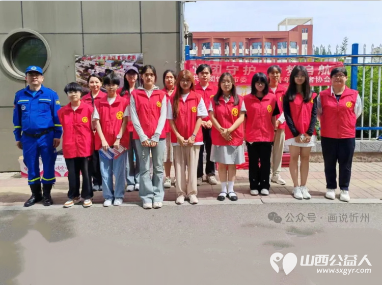 忻州市文明办、共青团忻州市委组织忻州红色志愿者爱心送水助力高考主题志愿服务活动 - 第3张 - 山西公益人 忻州市文明办、共青团忻州市委组织忻州红色志愿者爱心送水助力高考主题志愿服务活动 - 第3张