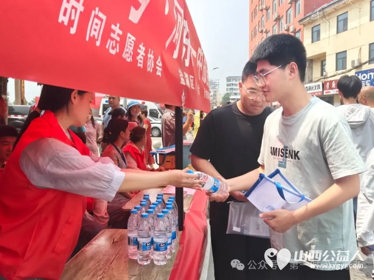 运城市盐湖区第一时间志愿者协会组织志愿者助力高考携手共筑梦想之路 - 第11张
