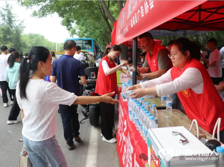 运城市盐湖区第一时间志愿者协会组织志愿者助力高考携手共筑梦想之路 - 第9张