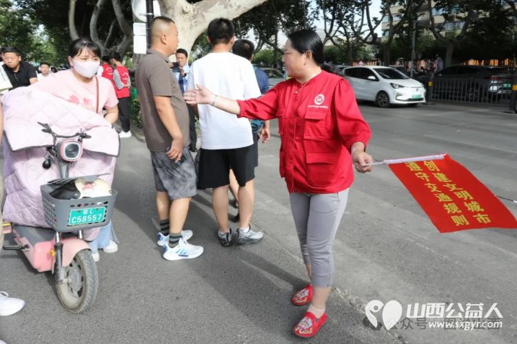 临汾市文明交通志愿者祝高考学子一举高中,为这些志愿者们点赞,也为高考考生们加油 - 第5张 - 山西公益人 临汾市文明交通志愿者祝高考学子一举高中,为这些志愿者们点赞,也为高考考生们加油 - 第5张