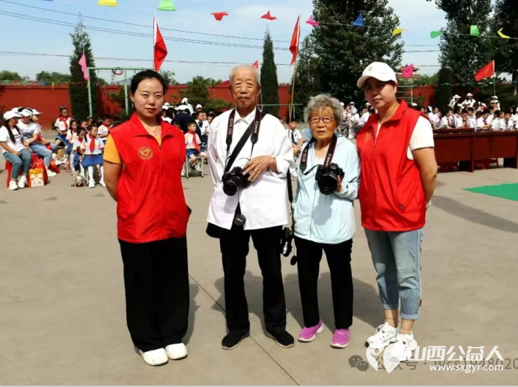 介休市公益事业促进会情暖障贫与爱同行庆六一献爱心活动走进介休市洪安小学介休市阳光雨露听障学校 - 第6张 - 山西公益人 介休市公益事业促进会情暖障贫与爱同行庆六一献爱心活动走进介休市洪安小学介休市阳光雨露听障学校 - 第6张