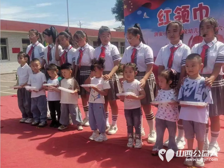 介休市公益事业促进会情暖障贫与爱同行庆六一献爱心活动走进介休市洪安小学介休市阳光雨露听障学校 - 第12张 - 山西公益人 介休市公益事业促进会情暖障贫与爱同行庆六一献爱心活动走进介休市洪安小学介休市阳光雨露听障学校 - 第12张