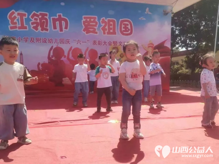 介休市公益事业促进会情暖障贫与爱同行庆六一献爱心活动走进介休市洪安小学介休市阳光雨露听障学校 - 第16张 - 山西公益人 介休市公益事业促进会情暖障贫与爱同行庆六一献爱心活动走进介休市洪安小学介休市阳光雨露听障学校 - 第16张