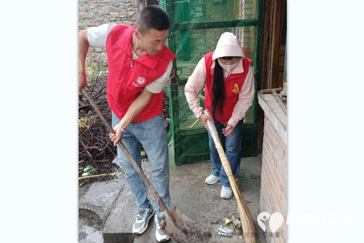 粽情端午节忻州市阳光爱心公益志愿者在会长张素梅的组织下为这里的孤寡老人和残疾人送来了粽子等多种节日食品 - 第8张 - 山西公益人 粽情端午节忻州市阳光爱心公益志愿者在会长张素梅的组织下为这里的孤寡老人和残疾人送来了粽子等多种节日食品 - 第8张