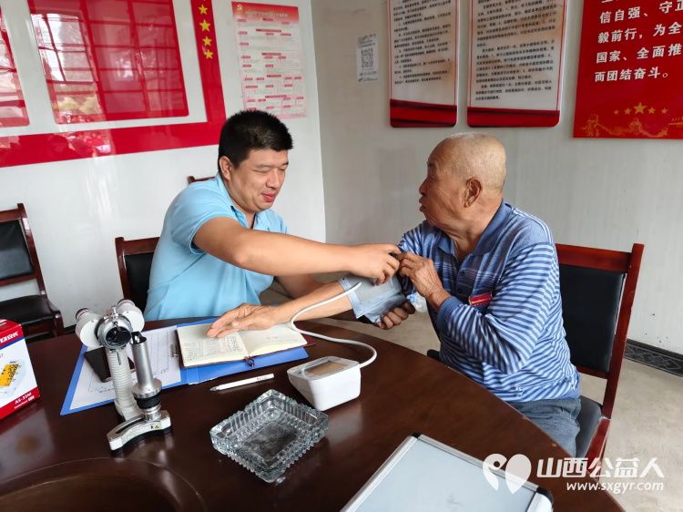 介休市敬老协会志愿者走进张兰镇下梁村为老人们爱心理发为老人体检 - 第12张 - 山西公益人 介休市敬老协会志愿者走进张兰镇下梁村为老人们爱心理发为老人体检 - 第12张