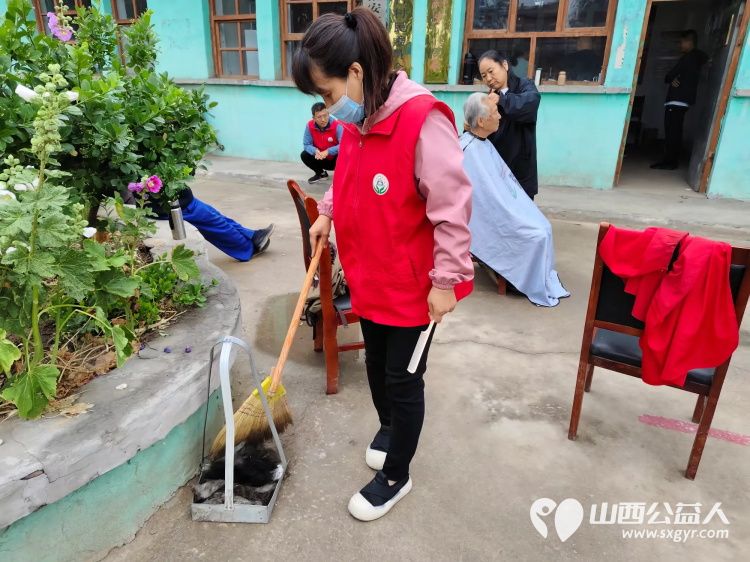 介休市敬老协会志愿者走进张兰镇下梁村为老人们爱心理发为老人体检 - 第14张 - 山西公益人 介休市敬老协会志愿者走进张兰镇下梁村为老人们爱心理发为老人体检 - 第14张