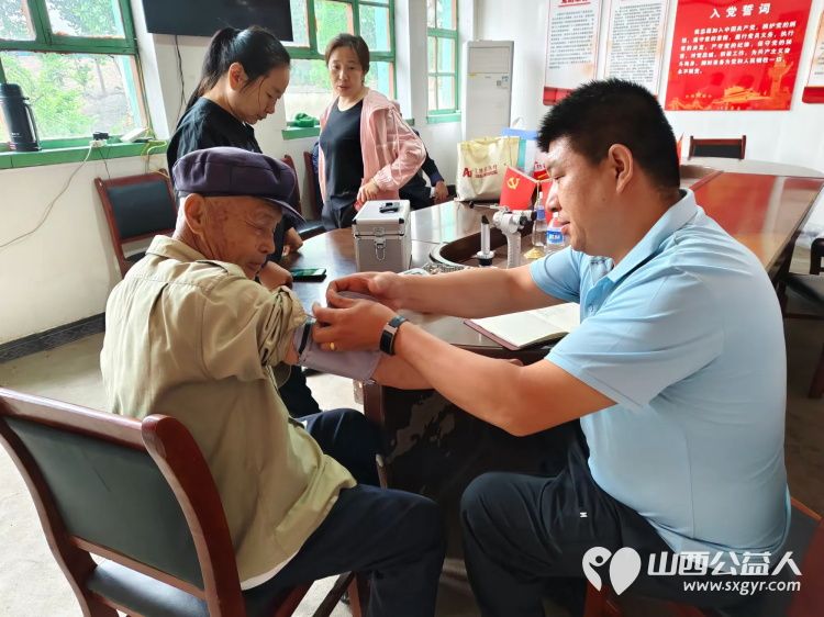 介休市敬老协会志愿者走进张兰镇下梁村为老人们爱心理发为老人体检 - 第11张 - 山西公益人 介休市敬老协会志愿者走进张兰镇下梁村为老人们爱心理发为老人体检 - 第11张