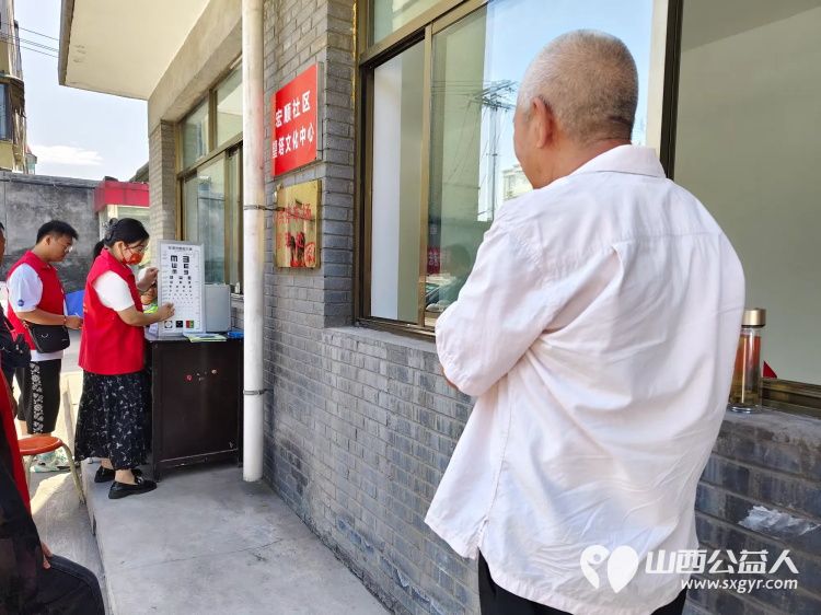 志愿服务进社区,健康活动暖人心----介休市敬老协会在西关街道宏顺路社区为社区老人爱心理发健康义诊服务 - 第15张 - 山西公益人 志愿服务进社区,健康活动暖人心----介休市敬老协会在西关街道宏顺路社区为社区老人爱心理发健康义诊服务 - 第15张