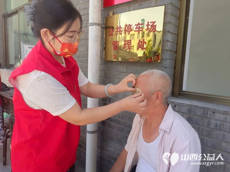 志愿服务进社区,健康活动暖人心----介休市敬老协会在西关街道宏顺路社区为社区老人爱心理发健康义诊服务 - 第14张 - 山西公益人 志愿服务进社区,健康活动暖人心----介休市敬老协会在西关街道宏顺路社区为社区老人爱心理发健康义诊服务 - 第14张