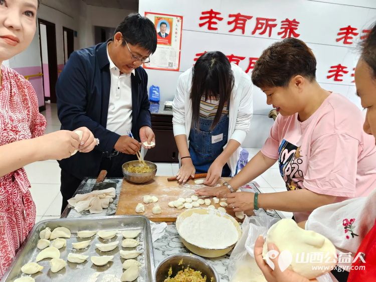 端午节介休市卫生健康和体育局、敬老协会和各爱心企业相约来到福源老年康复服务中心为老人们带来暖心的慰问并为老人包饺子 - 第26张 - 山西公益人 端午节介休市卫生健康和体育局、敬老协会和各爱心企业相约来到福源老年康复服务中心为老人们带来暖心的慰问并为老人包饺子 - 第26张