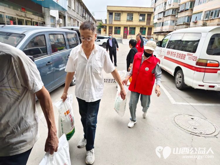 端午节介休市卫生健康和体育局、敬老协会和各爱心企业相约来到福源老年康复服务中心为老人们带来暖心的慰问并为老人包饺子 - 第8张 - 山西公益人 端午节介休市卫生健康和体育局、敬老协会和各爱心企业相约来到福源老年康复服务中心为老人们带来暖心的慰问并为老人包饺子 - 第8张