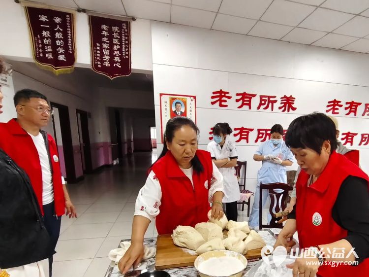 端午节介休市卫生健康和体育局、敬老协会和各爱心企业相约来到福源老年康复服务中心为老人们带来暖心的慰问并为老人包饺子 - 第23张 - 山西公益人 端午节介休市卫生健康和体育局、敬老协会和各爱心企业相约来到福源老年康复服务中心为老人们带来暖心的慰问并为老人包饺子 - 第23张