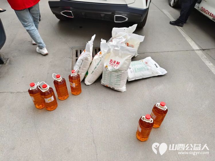 端午节介休市卫生健康和体育局、敬老协会和各爱心企业相约来到福源老年康复服务中心为老人们带来暖心的慰问并为老人包饺子 - 第33张 - 山西公益人 端午节介休市卫生健康和体育局、敬老协会和各爱心企业相约来到福源老年康复服务中心为老人们带来暖心的慰问并为老人包饺子 - 第33张