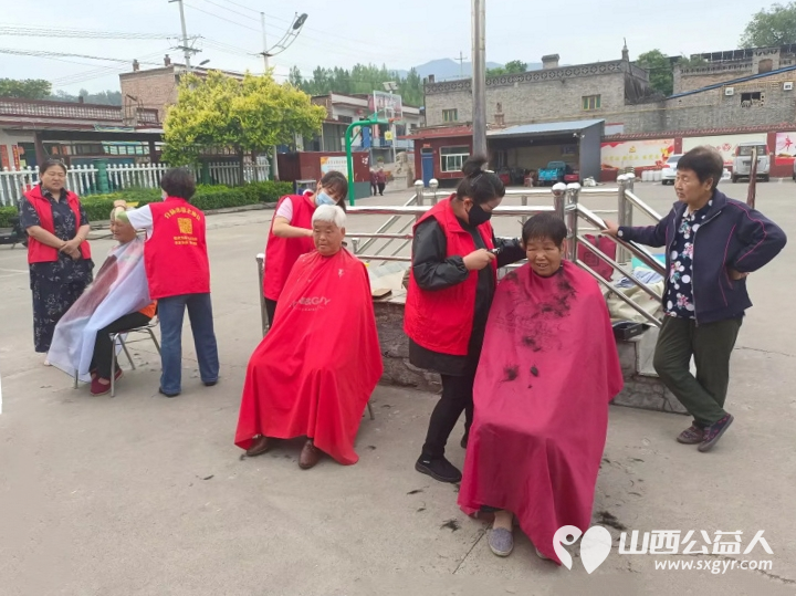 介休市敬老协会“孝善行”之敬老爱老助老行动在洪山镇石屯村开展为老人们送去社会的温暖与关怀 - 第12张 - 山西公益人 介休市敬老协会“孝善行”之敬老爱老助老行动在洪山镇石屯村开展为老人们送去社会的温暖与关怀 - 第12张