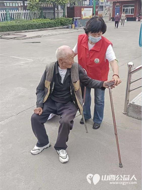 介休市敬老协会“孝善行”之敬老爱老助老行动在洪山镇石屯村开展为老人们送去社会的温暖与关怀 - 第18张 - 山西公益人 介休市敬老协会“孝善行”之敬老爱老助老行动在洪山镇石屯村开展为老人们送去社会的温暖与关怀 - 第18张