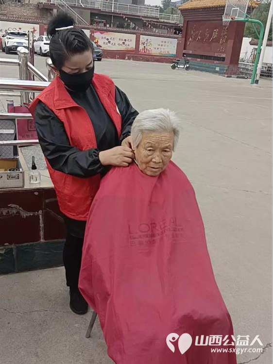 介休市敬老协会“孝善行”之敬老爱老助老行动在洪山镇石屯村开展为老人们送去社会的温暖与关怀 - 第17张 - 山西公益人 介休市敬老协会“孝善行”之敬老爱老助老行动在洪山镇石屯村开展为老人们送去社会的温暖与关怀 - 第17张