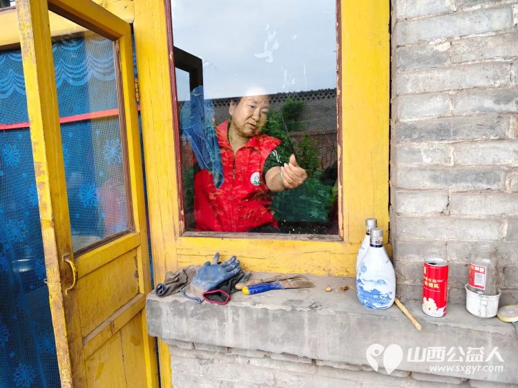 介休市敬老协会敬老爱老助老行动在洪山镇石屯村入户82岁特困老人杨锦义家 - 第6张 - 山西公益人 介休市敬老协会敬老爱老助老行动在洪山镇石屯村入户82岁特困老人杨锦义家 - 第6张